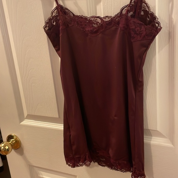 Burgundy Lace Trim Tank Top - Picture 6 of 7